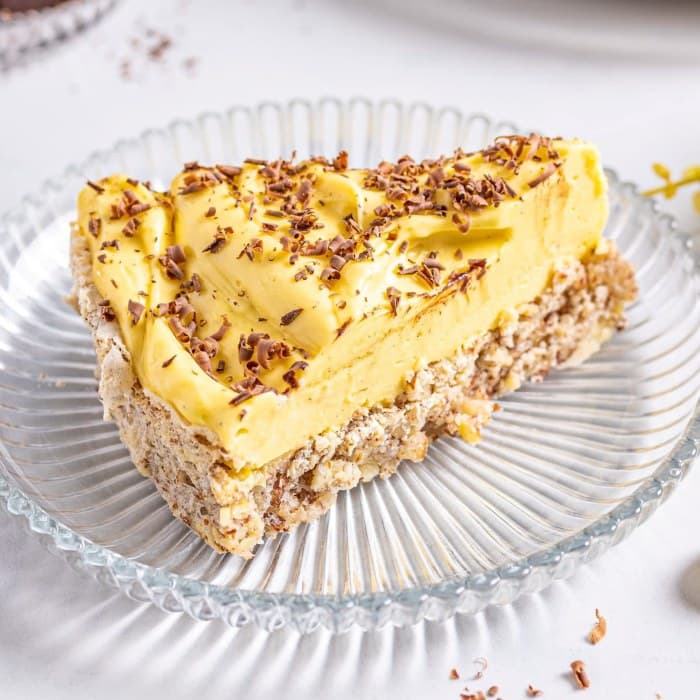 Suksessterte (Norwegian almond “success cake”)