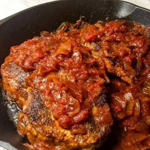 Chuletas de Cerdo a la Criolla (Pork Chops in Creole Sauce)